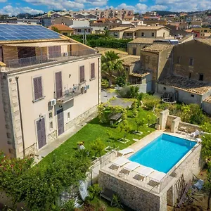 Rosaria 3*, Noto Italia